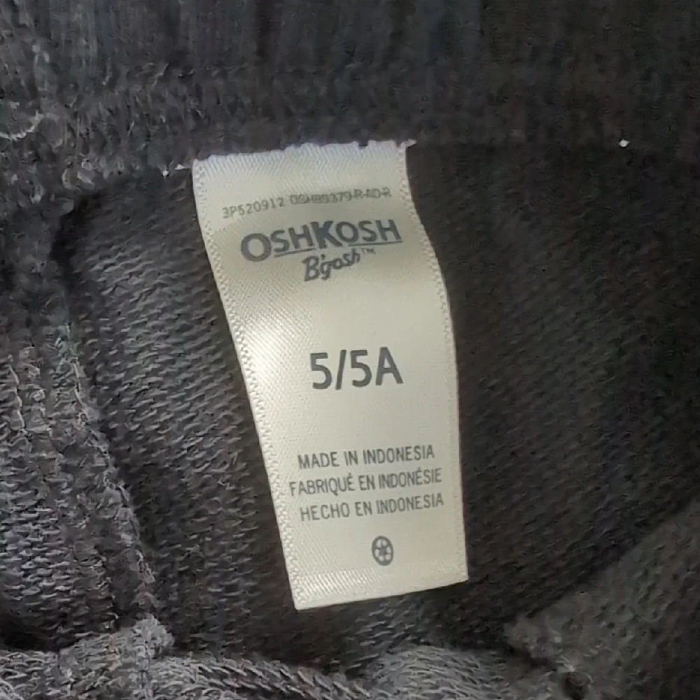 EUC Boys Black Bottoms - Oshkosh Size 5 - Picture 3 of 3